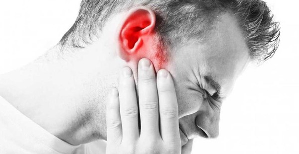 أعراض التهاب الأذن للأطفال والبالغين