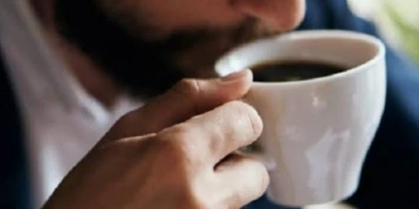 الأضرار الناتجة عن تناول القهوة 4 تناول القهوة