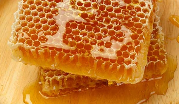 فوائد شمع العسل| القيم الغذائية التي يحتوي عليها شمع العسل