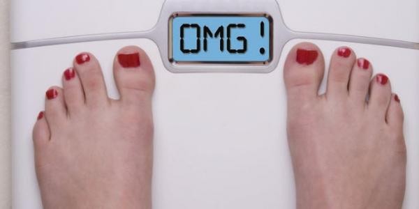 4 أسباب زيادة الوزن خلال الدوره الشهرية 4 أسباب زيادة الوزن خلال الدوره الشهرية