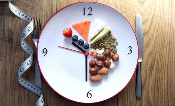 رجيم الصيام المتقطع وفوائده للتخسيس ومقاومة الأمراض 2 رجيم الصيام المتقطع وفوائده في التخسيس ومقاومة الأمراض