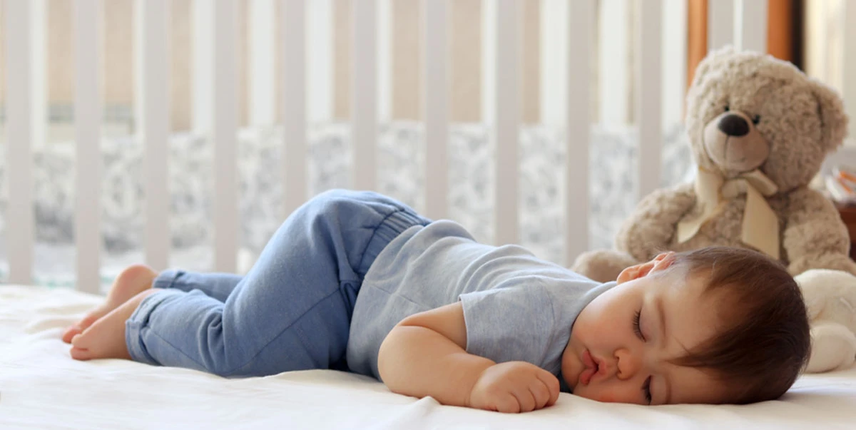 نوم الرضيع على بطنه و 6 أضرار تنتج عن نوم الرضيع على بطنه 1 نوم الرضيع على بطنه