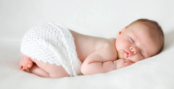 نوم الرضيع على بطنه و 6 أضرار تنتج عن نوم الرضيع على بطنه 2 نوم الرضيع على بطنه