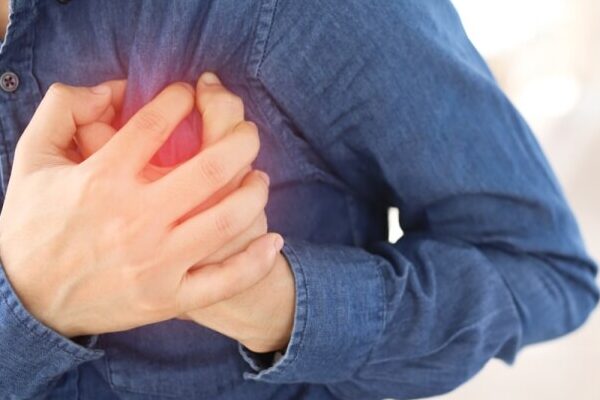 ما هي أعراض مرض القلب وجميع مشاكله؟ 4 أعراض مرض القلب