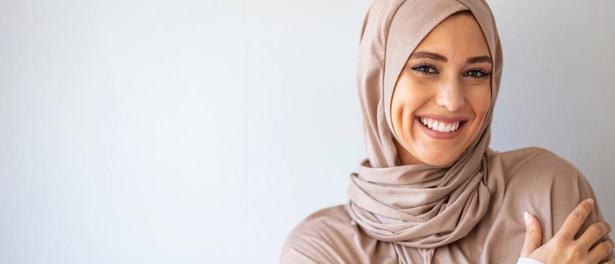 كيف أكون جميلة و جذابة ؟ 1 نصائح لعام 2022 حول كيف أكون جميلة و جذابة