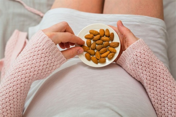 فوائد اللوز للحامل والجنين الرهيبة