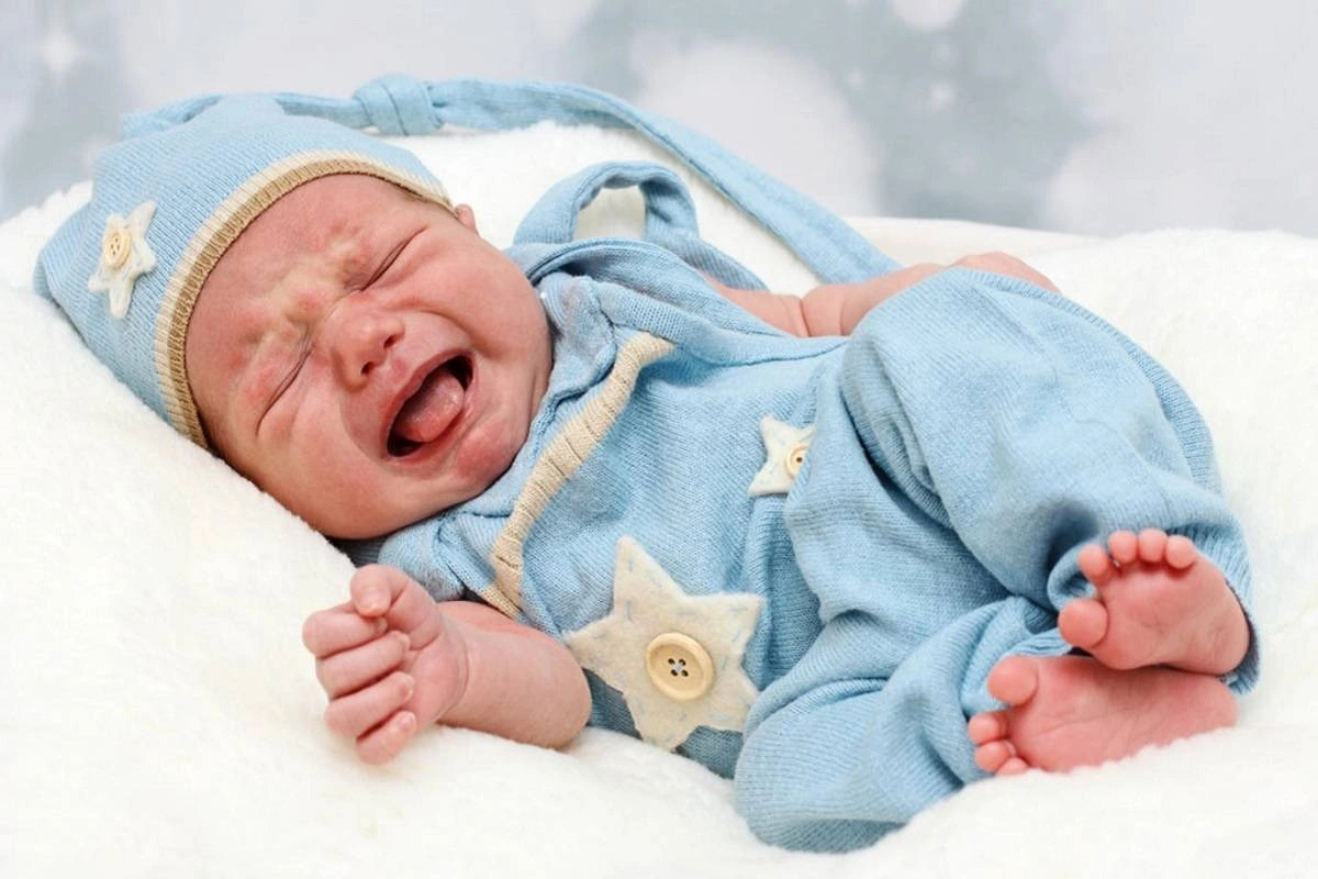 بكاء الطفل الرضيع في الشهور الأولى