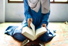 هل يجوز للمرأة الحائض قراءة القرآن