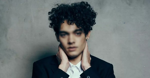 الشعر الكيرلي للشباب وأجمل 4 تسريحات للشعر المجعد 3 الشعر الكيرلي للشباب