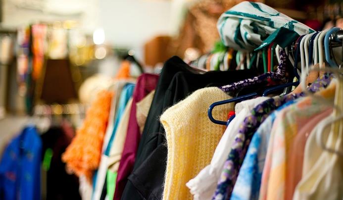 تفسير حلم لبس ملابس غير ساترة للمتزوجة والعزباء 1 تفسير حلم لبس ملابس غير ساترة للمتزوجة