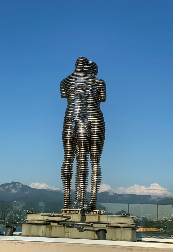 تمثال الحب الأبدي في باتومي