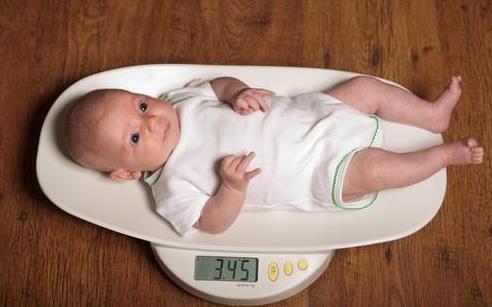كيف أزيد وزن الرضيع في الشهر الثالث