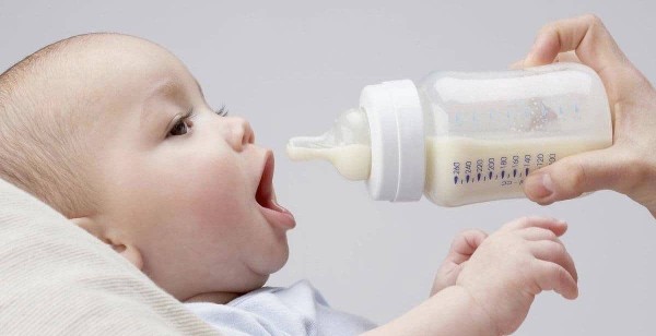 تفسير حلم الرضاعة في المنام للحامل والعزباء 1 الرضاعة في المنام