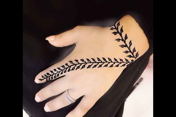 رسومات حنه رقيقة وجذابة للعرائس 10 رسم حنة رقيقة