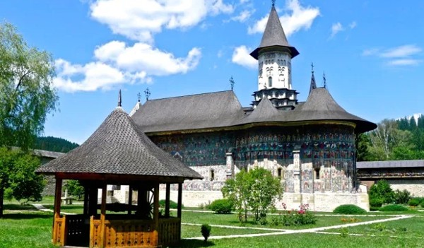 الأديرة المرسومة في جنوب شرق رومانيا