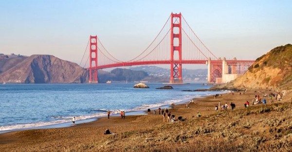 السياحة في سان فرانسيسكو شاطئ بيكر