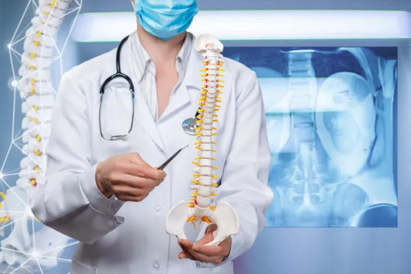 تخصص جراحة عظام عربي في بريمن