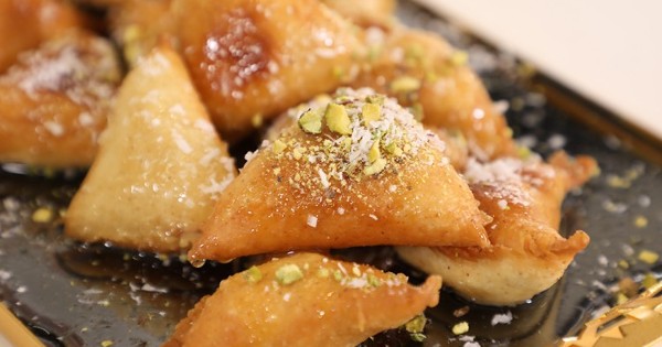 طريقة مثلثات السميد اللذيذ بعدة انواع 2 طريقة مثلثات السميد