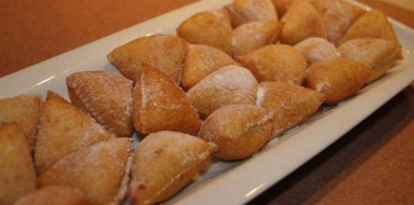 طريقة مثلثات السميد اللذيذ بعدة انواع 4 طريقة مثلثات السميد