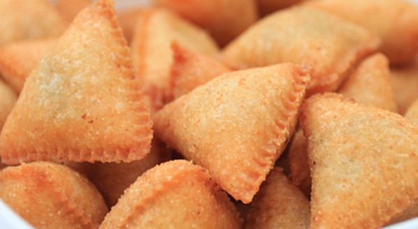 طريقة مثلثات السميد اللذيذ بعدة انواع 3 طريقة مثلثات السميد