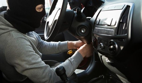 تفسير حلم سرقة السيارة في المنام 4 سرقة السيارة في المنام