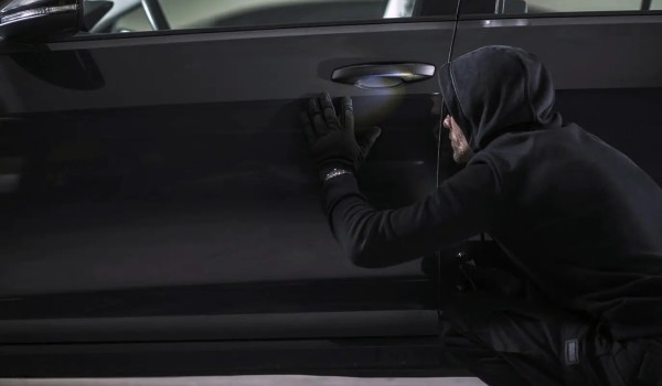 تفسير حلم سرقة السيارة في المنام 6 حلم سرقة السيارة في المنام