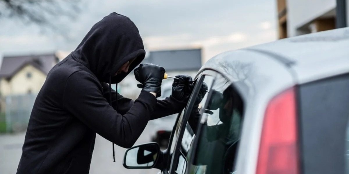 تفسير حلم سرقة السيارة في المنام 1 سرقة السيارة في المنام