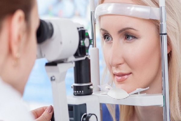 تخصص طبيب عيون