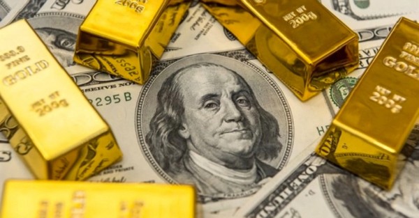 أيهما أفضل شراء الذهب أم الدولار