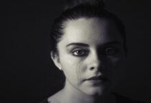 تفسير العياط في الحلم للعزباء والمطلقة والرجل 26 تفسير العياط في الحلم