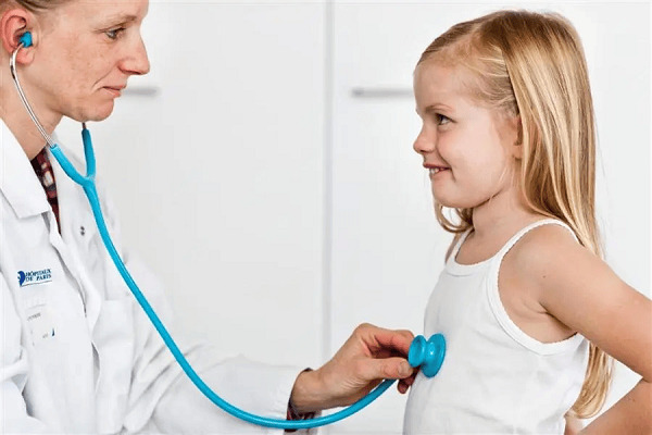تخصص طبيب أطفال