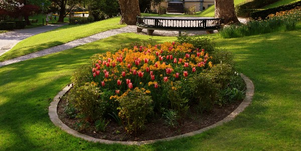 السياحة في لوزان واهم المعالم بها 8 ساحة الورد