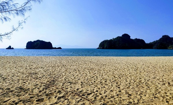 شاطئ تانجونغ رهو