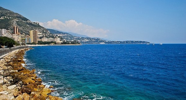 السياحة في موناكو وافضل المعالم بها 9 شاطئ لارفوتو