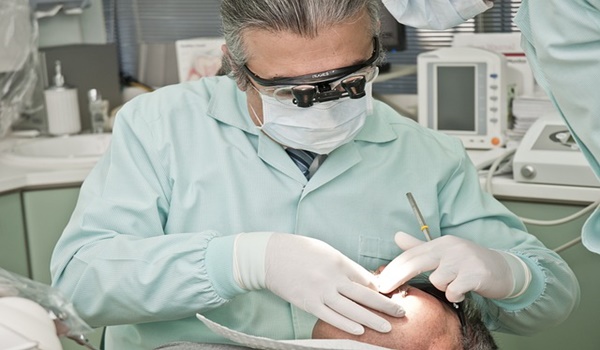 طبيب أسنان عربي في بوخوم