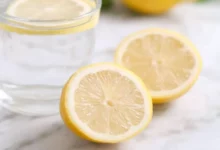 ما هى أضرار الليمون مع الماء الساخن ؟ 26 أضرار الليمون مع الماء الساخن