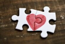 ما هى تصرفات الرجل المعجب بصمت ؟ 25 تصرفات الرجل المعجب بصمت