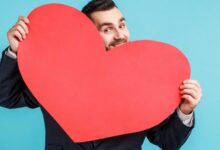 اهم علامات تفضح اعجاب الرجل بالمرأة من بعيد 25 علامات تفضح اعجاب الرجل بالمرأة من بعيد