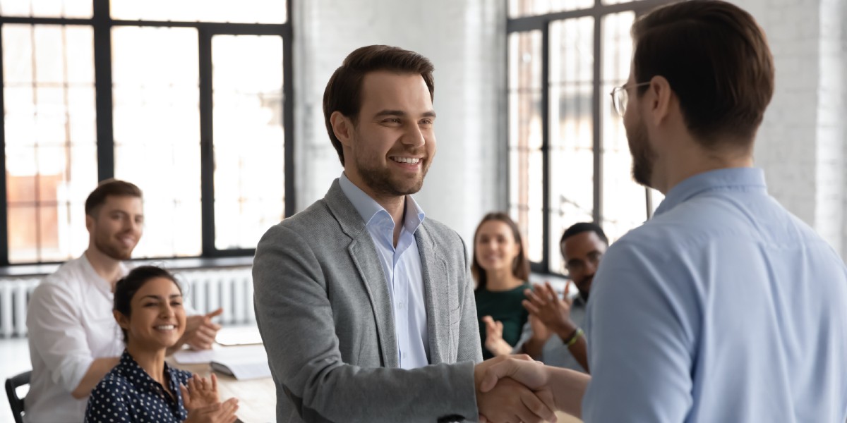 رسالة تهنئة بالعمل للأصدقاء 1 رسالة تهنئة بالعمل للأصدقاء