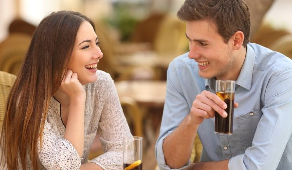 كيف تتكلم مع فتاة لأول مرة وماذا أقول؟ 2 كيف تتكلم مع فتاة لأول مرة