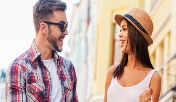 كيف تتكلم مع فتاة لأول مرة وماذا أقول؟ 3 كيف تتكلم مع فتاة لأول مرة وماذا أقول؟